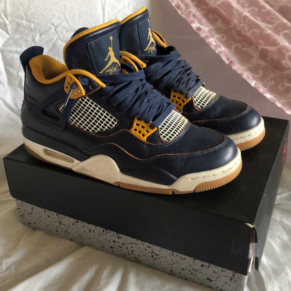 NIKE AIR JORDAN 4